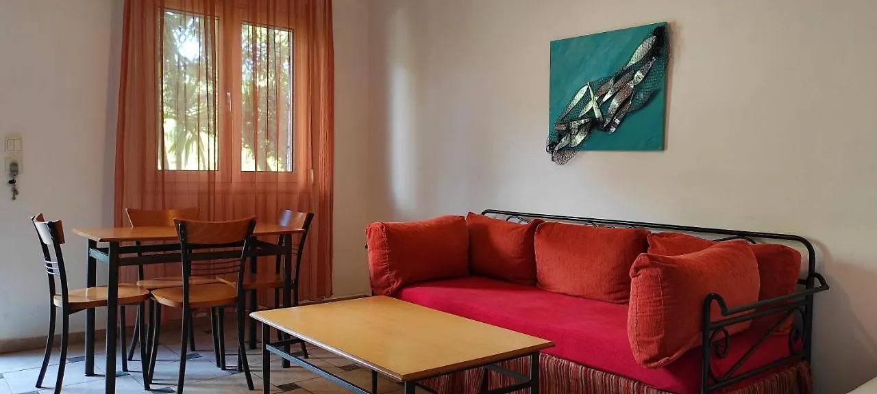 アパートホテル Chrouso Apartments パリウリ